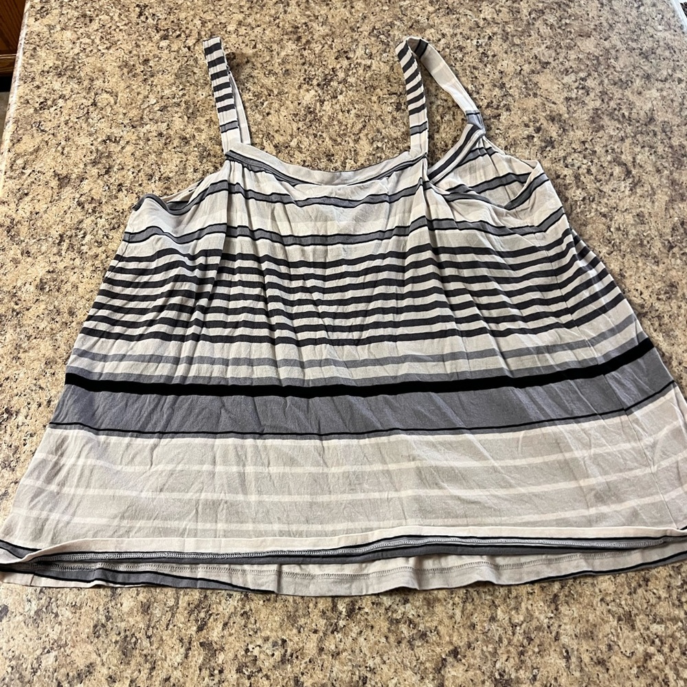 NWOT Old Navy Women’s Black and White Striped Tank Top - Picture 2 of 7